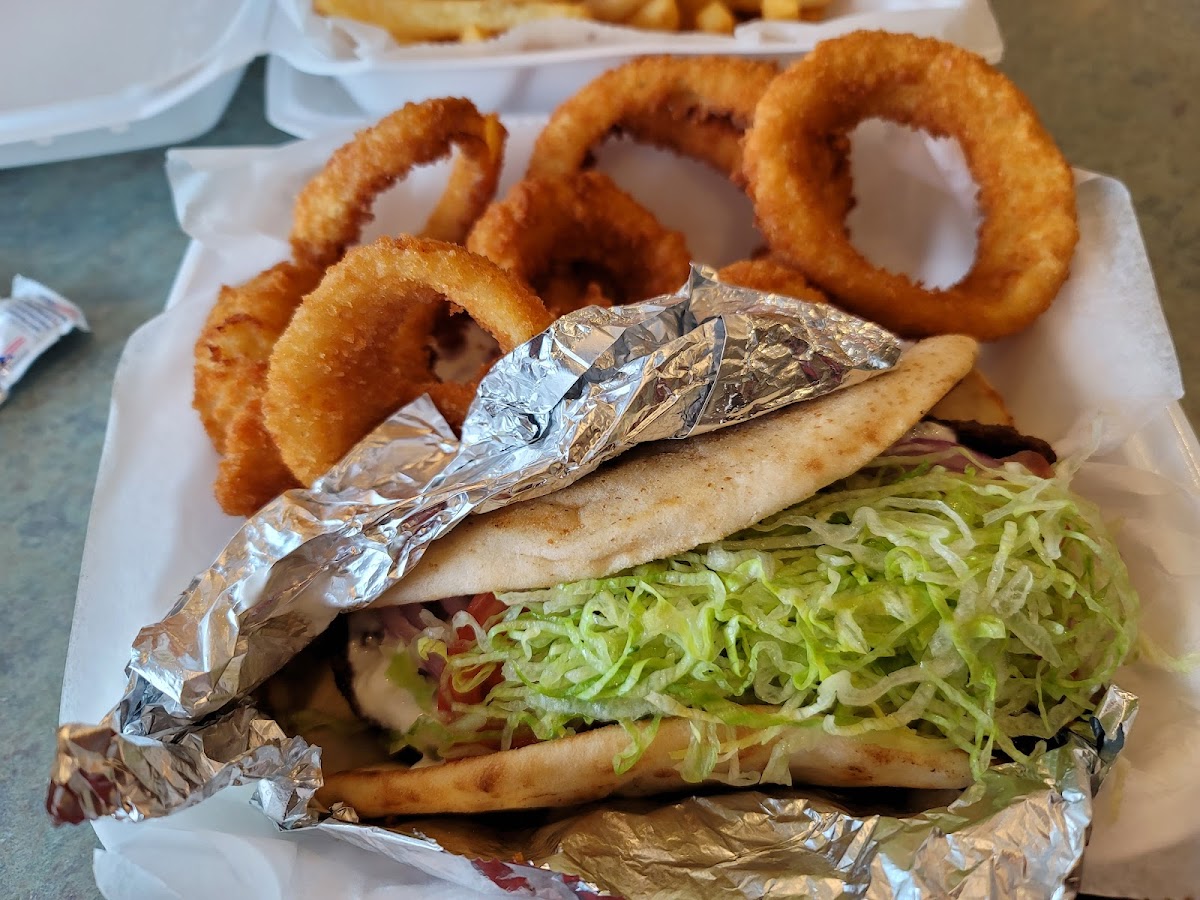 Leonis Brick Oven Pizzeria