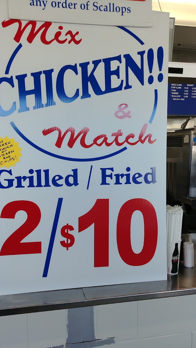 Mickey's Oceanic Grill - 8