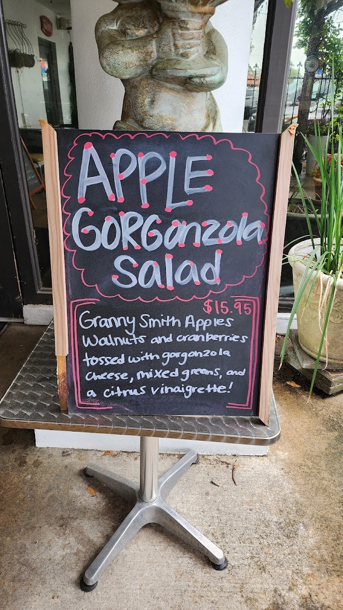 Monjunis Italian Cafe & Grocery - 7