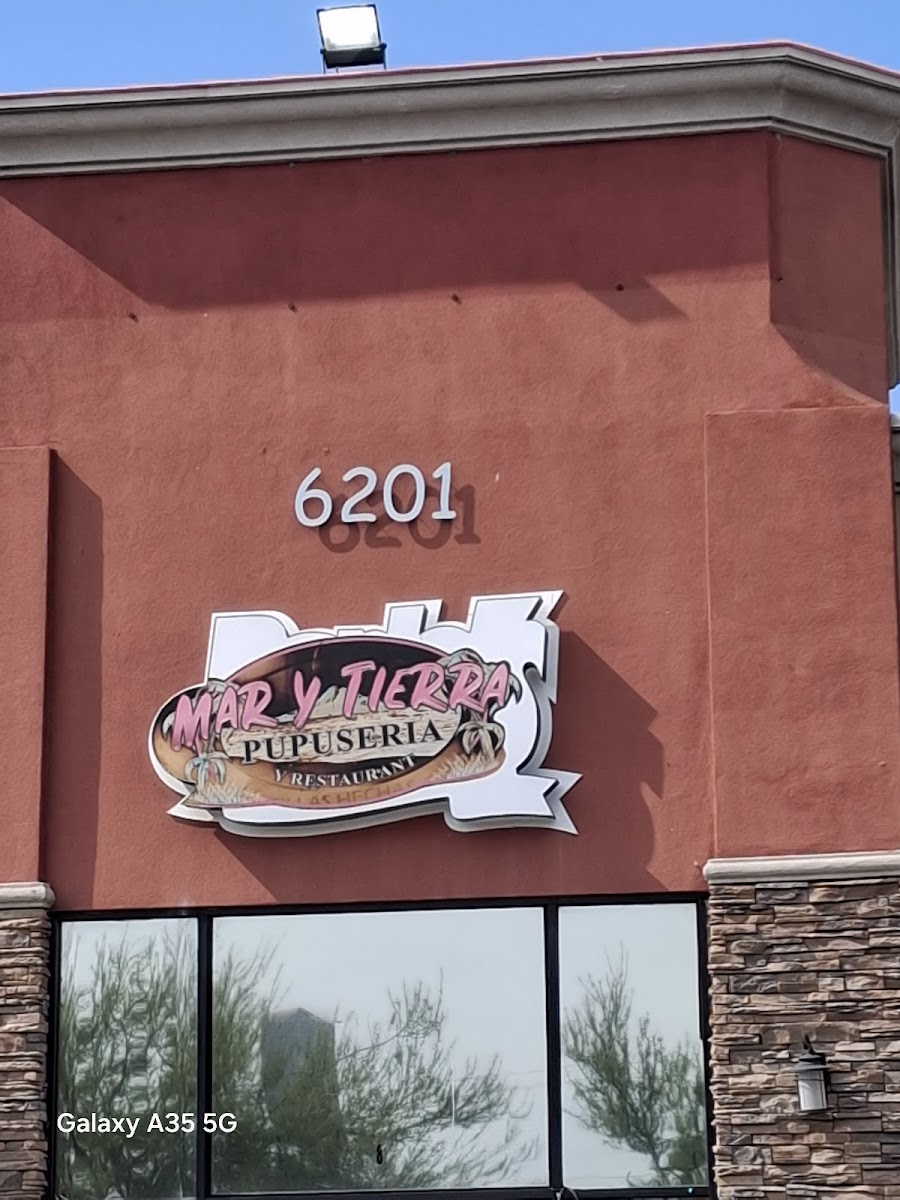 Mar y Tierra Pupuseria y Restaurant