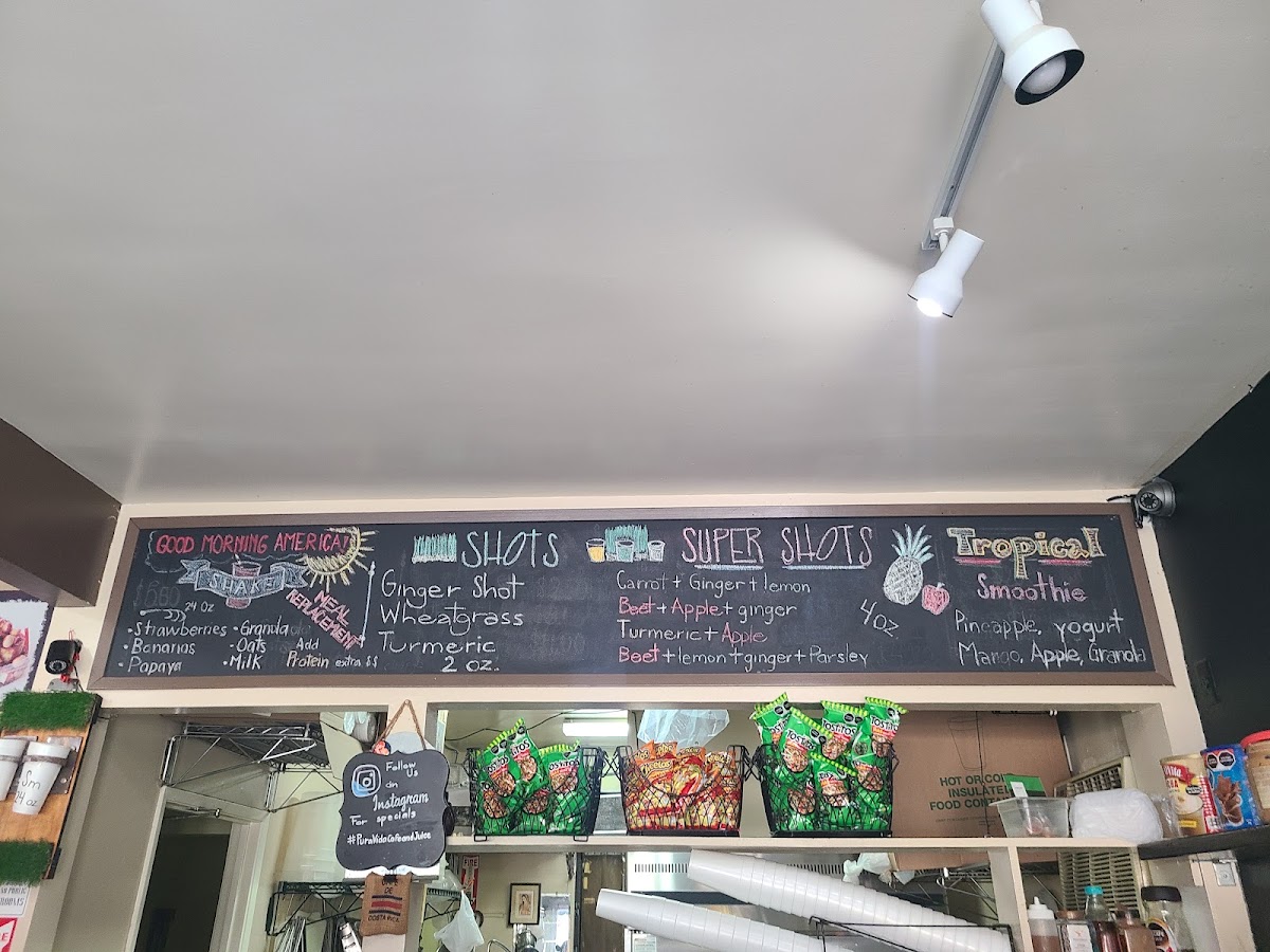 Pura Vida Cafe and Juice Bar - 4