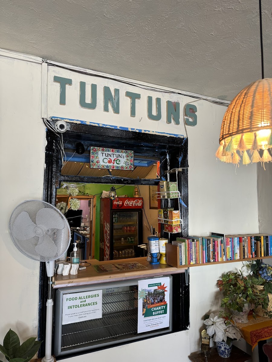 Tuntun's Cafe