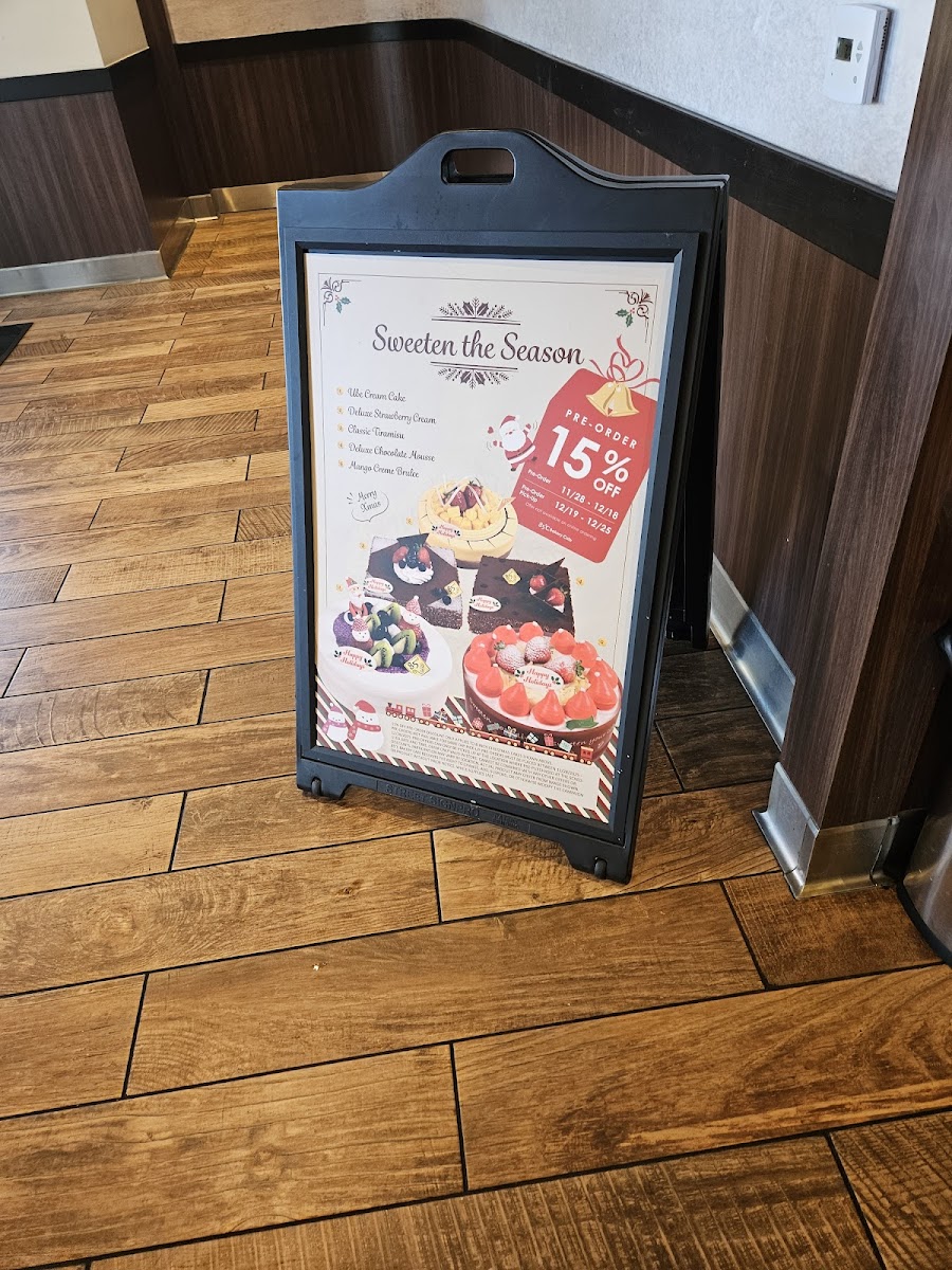 85°C Bakery Cafe - Northridge - 10