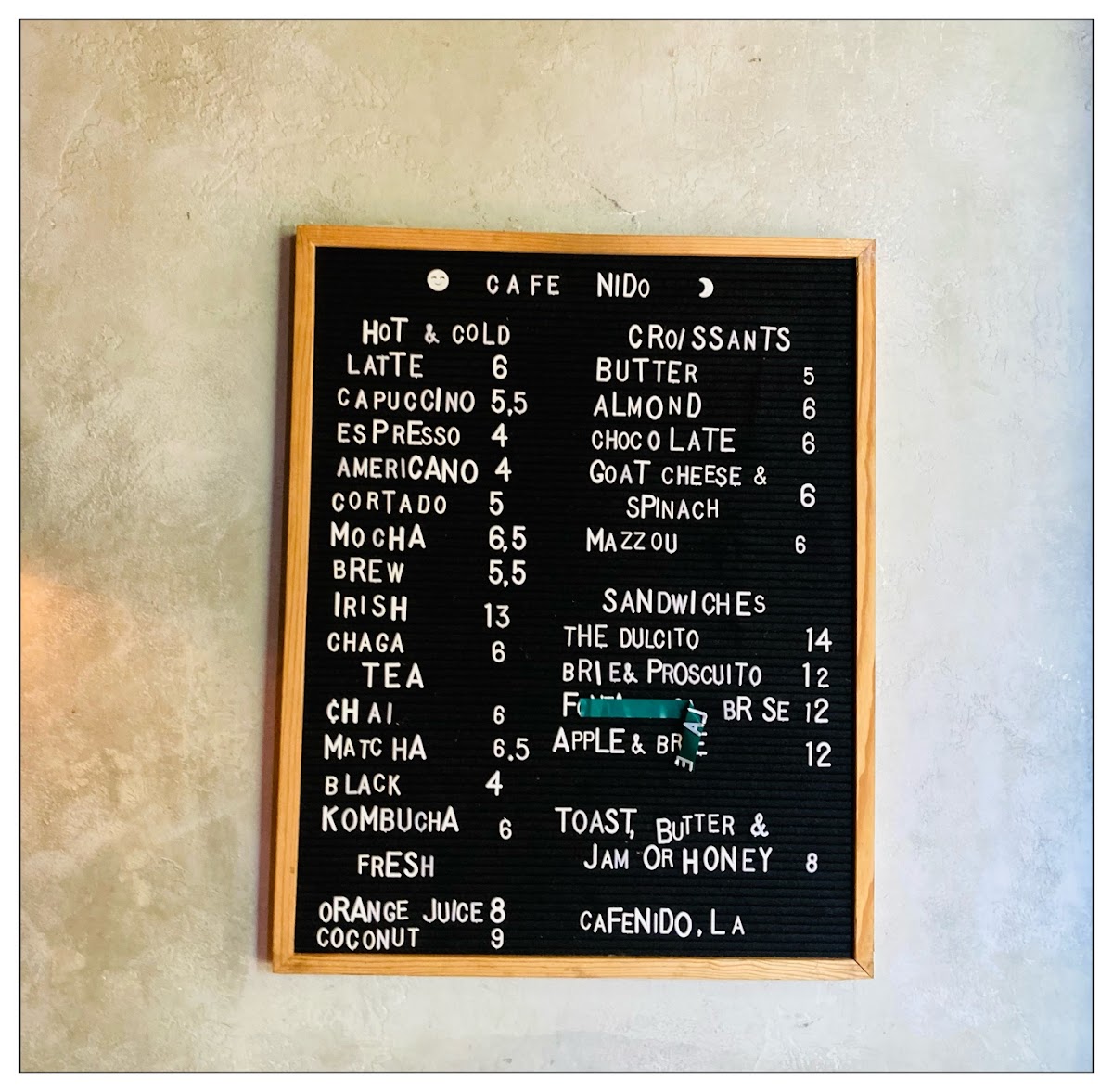 CAFE NIDO: Coffee & Books - 3