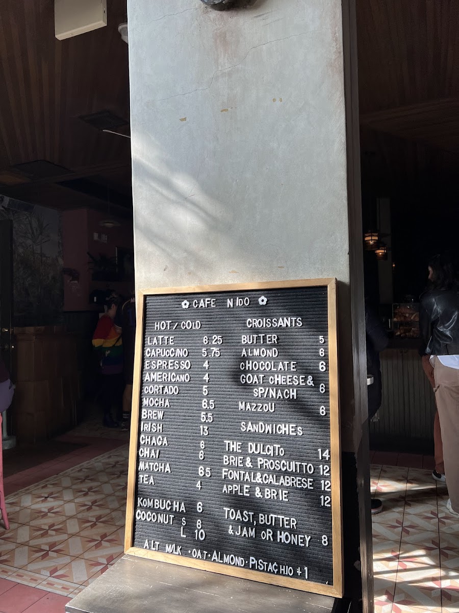 CAFE NIDO: Coffee & Books - 5