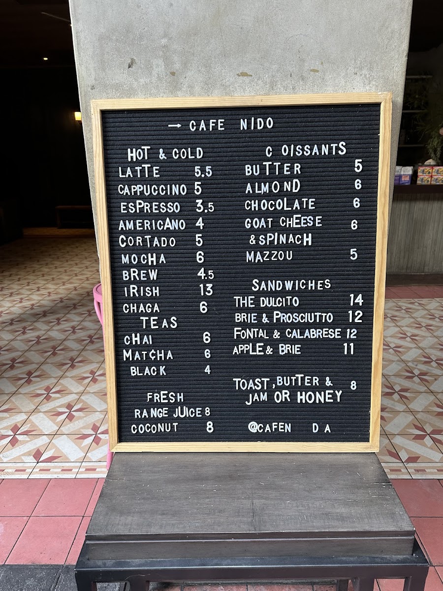 CAFE NIDO: Coffee & Books - 6