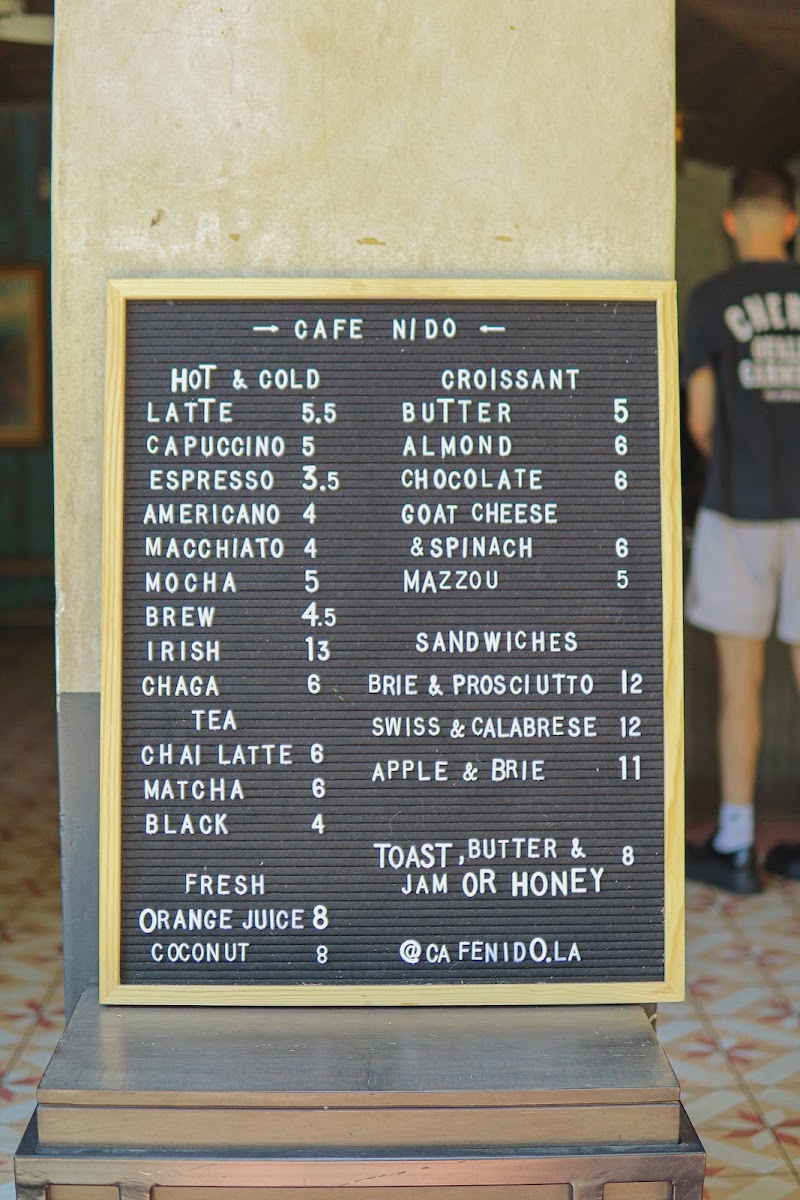 CAFE NIDO: Coffee & Books - 8