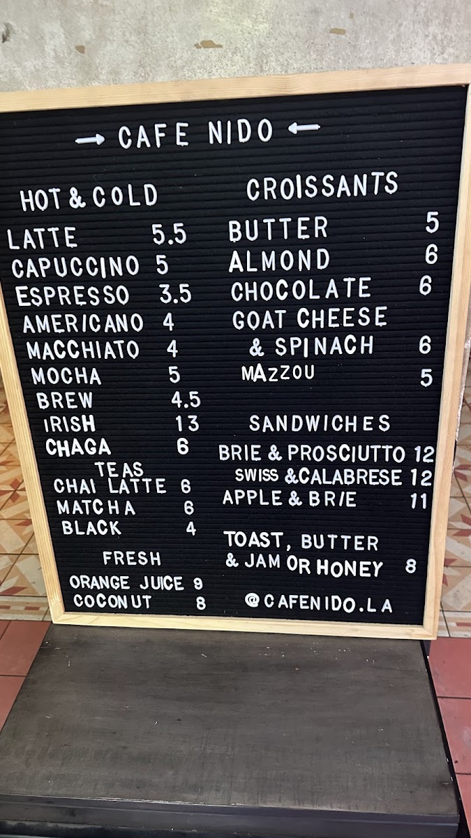 CAFE NIDO: Coffee & Books - 9